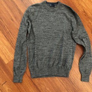 Men Gap Gray Sweater in Size M
